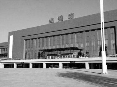 在東北盤錦經營一家絲網商店。